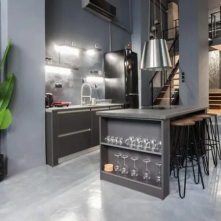 Trendy Industrial Next To Museum Of Acropolis Apartment *